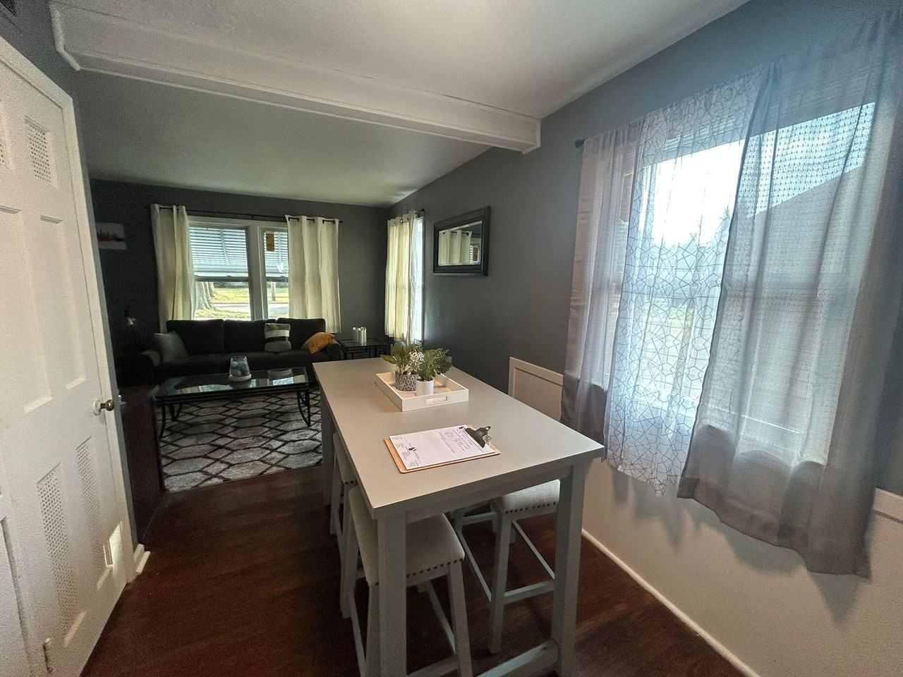 2513 Greenvale Rd - Photo 4 of 10