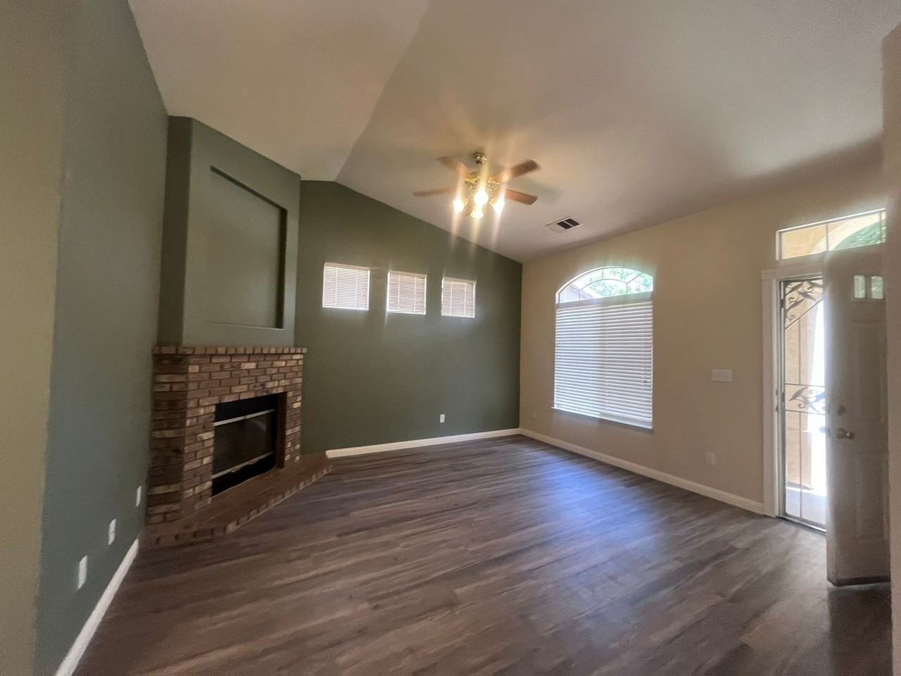 1900 Modoc Ave - Photo 3 of 14