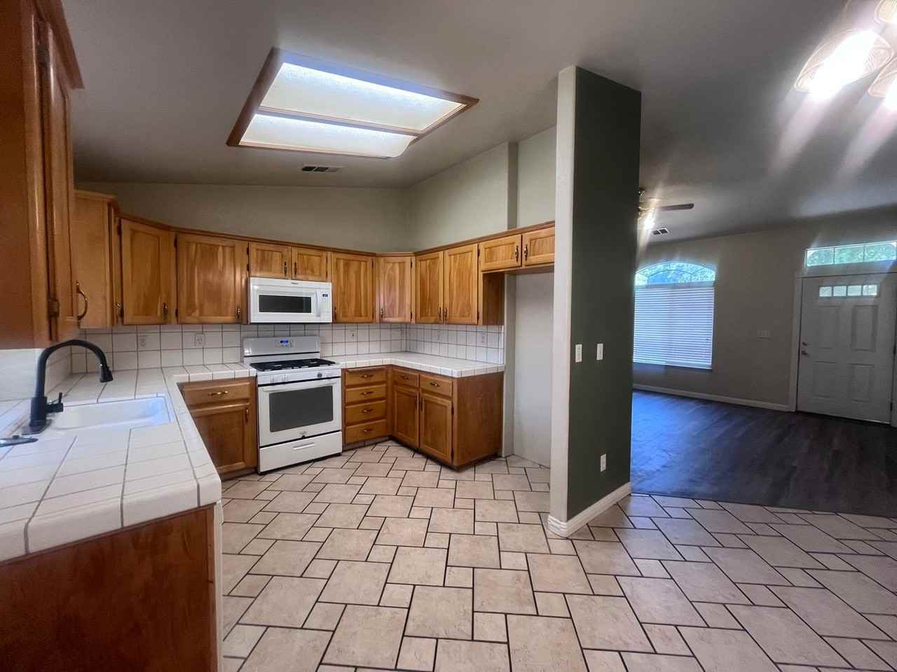 1900 Modoc Ave - Photo 3 of 12