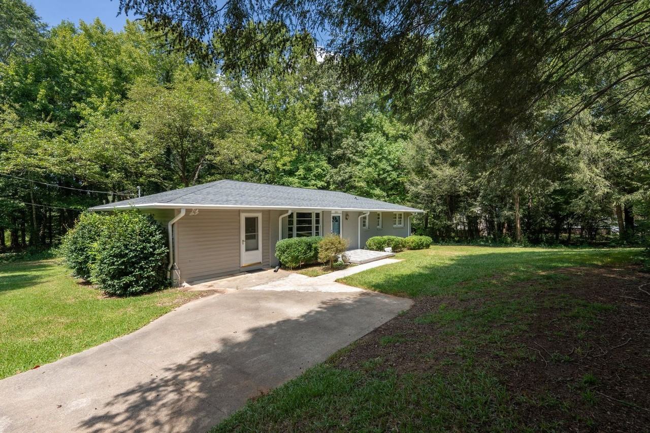 5501 Old Buncombe Rd - Photo 4 of 32