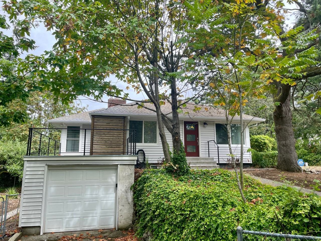 7605 Sunset Cir W - Photo 3 of 25