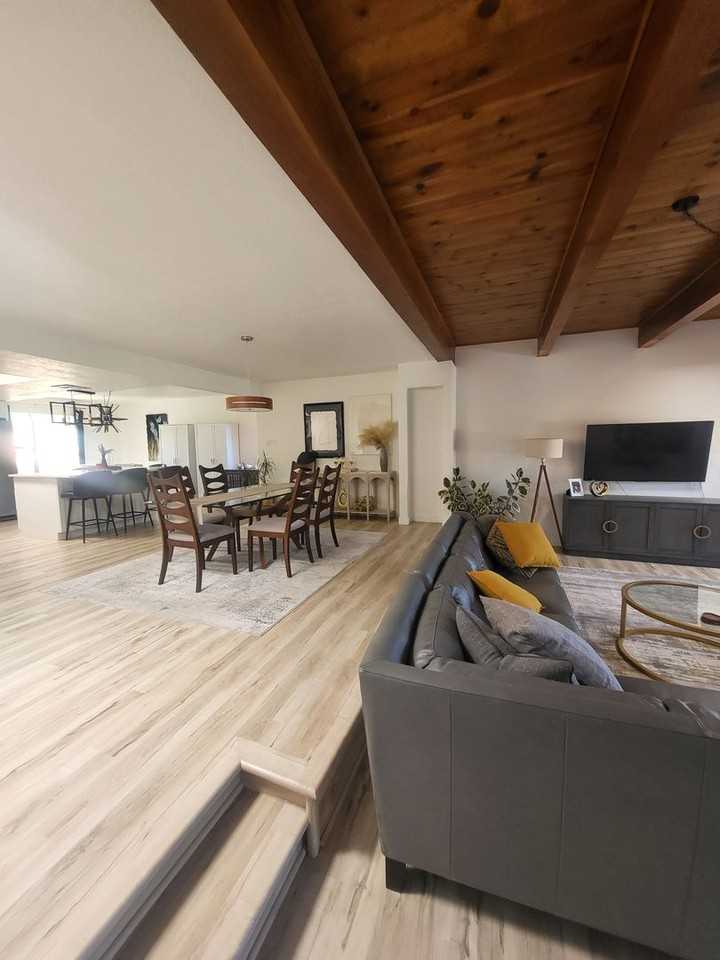 9415 Village Green Dr Ne - Photo 3 of 17