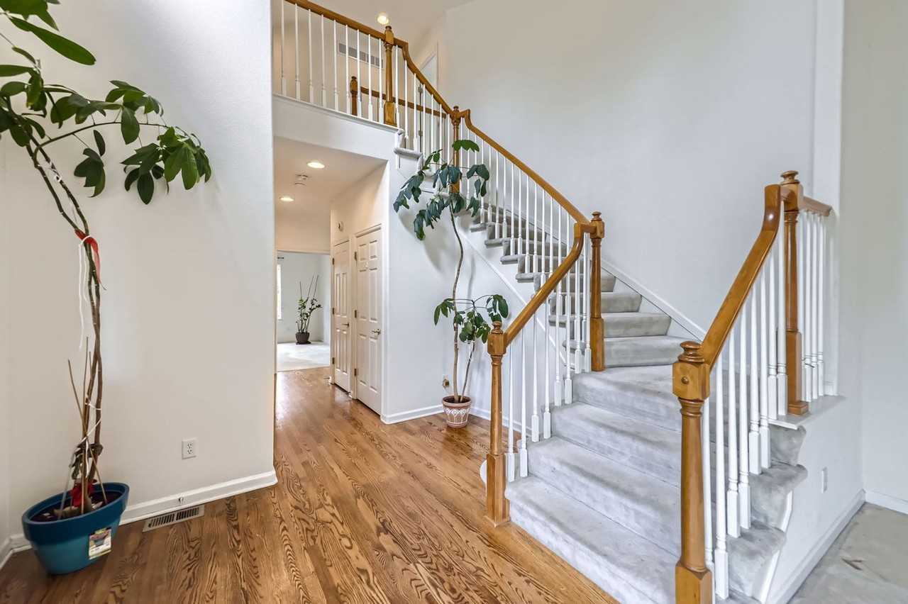 1009 Topaz St - Photo 5 of 17