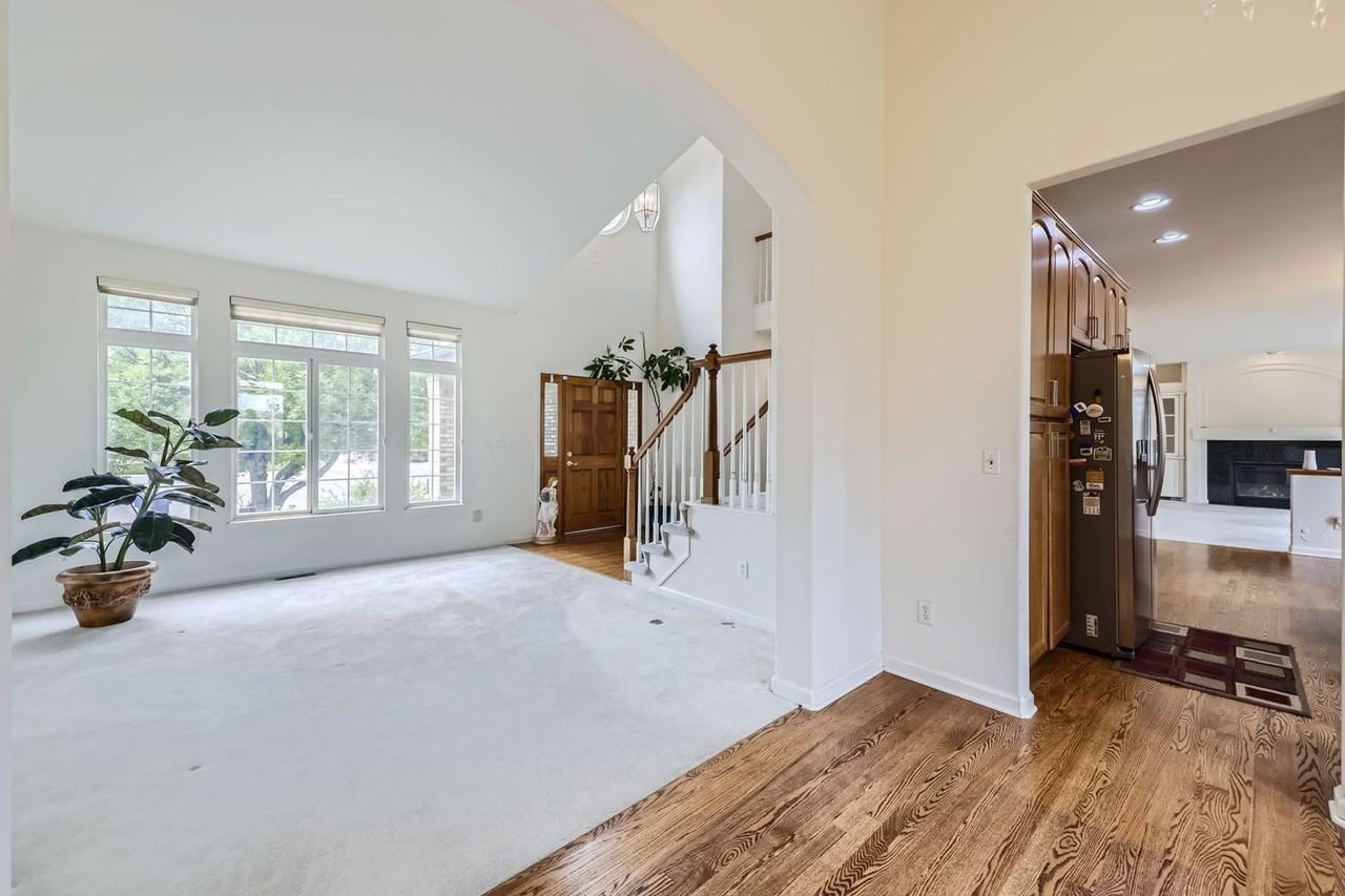 1009 Topaz St - Photo 6 of 17