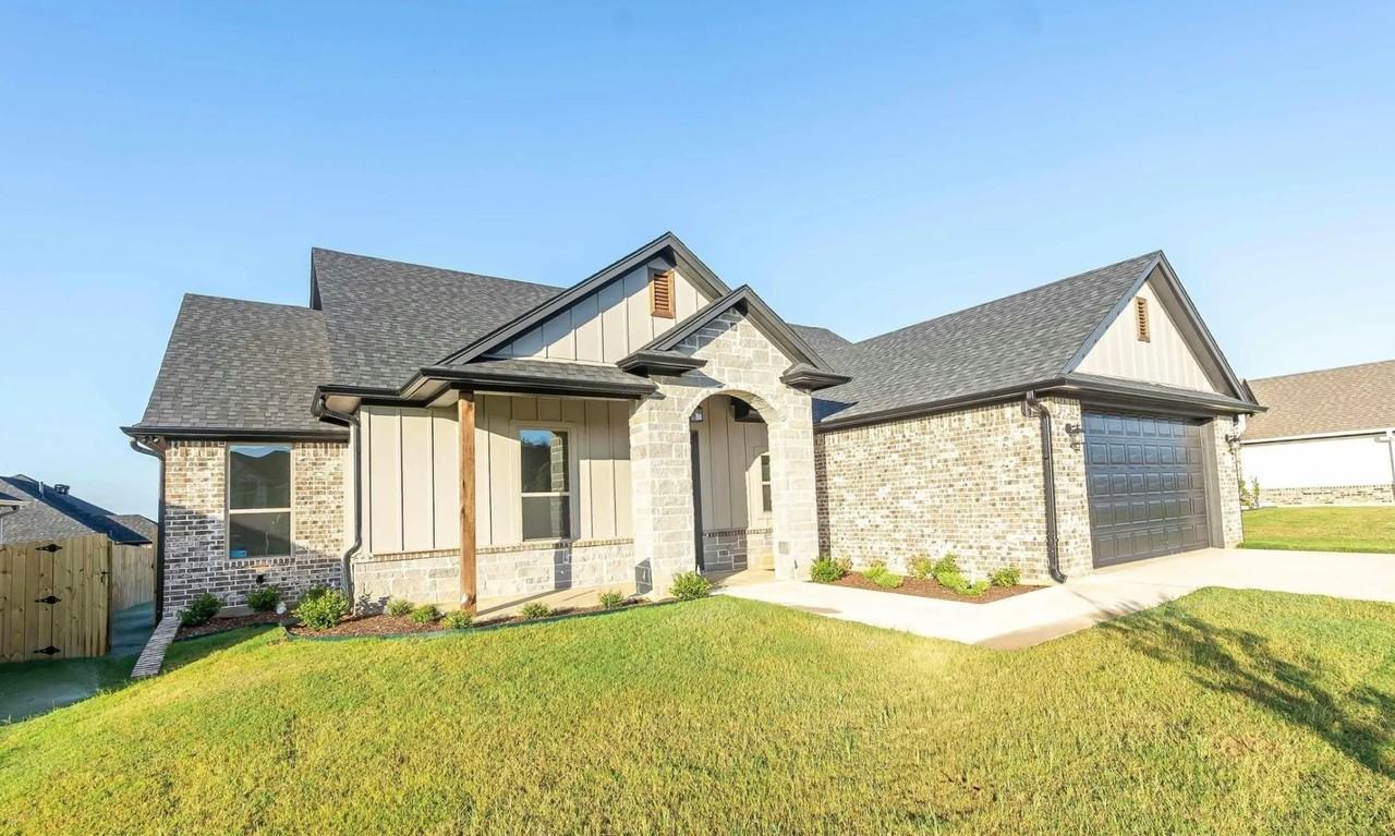 130 Kingston Xing - Photo 2 of 21