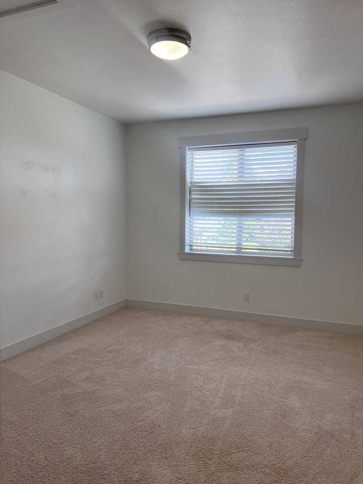 222 Abby Loop - Photo 3 of 24