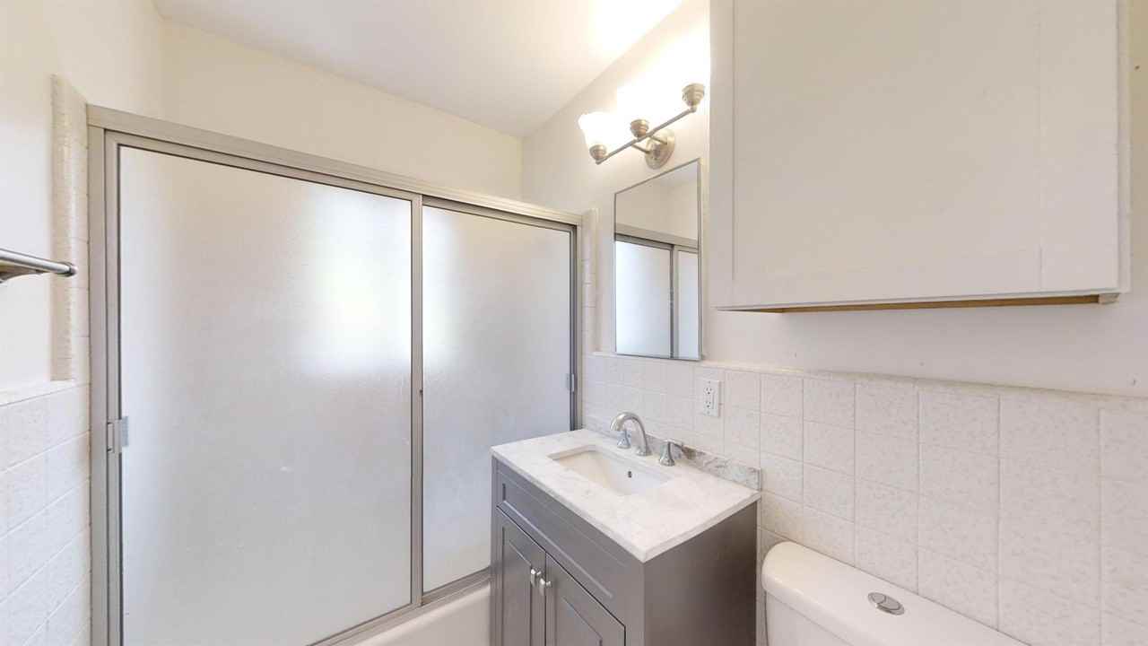 2274 S Carmelina Ave - Photo 3 of 11