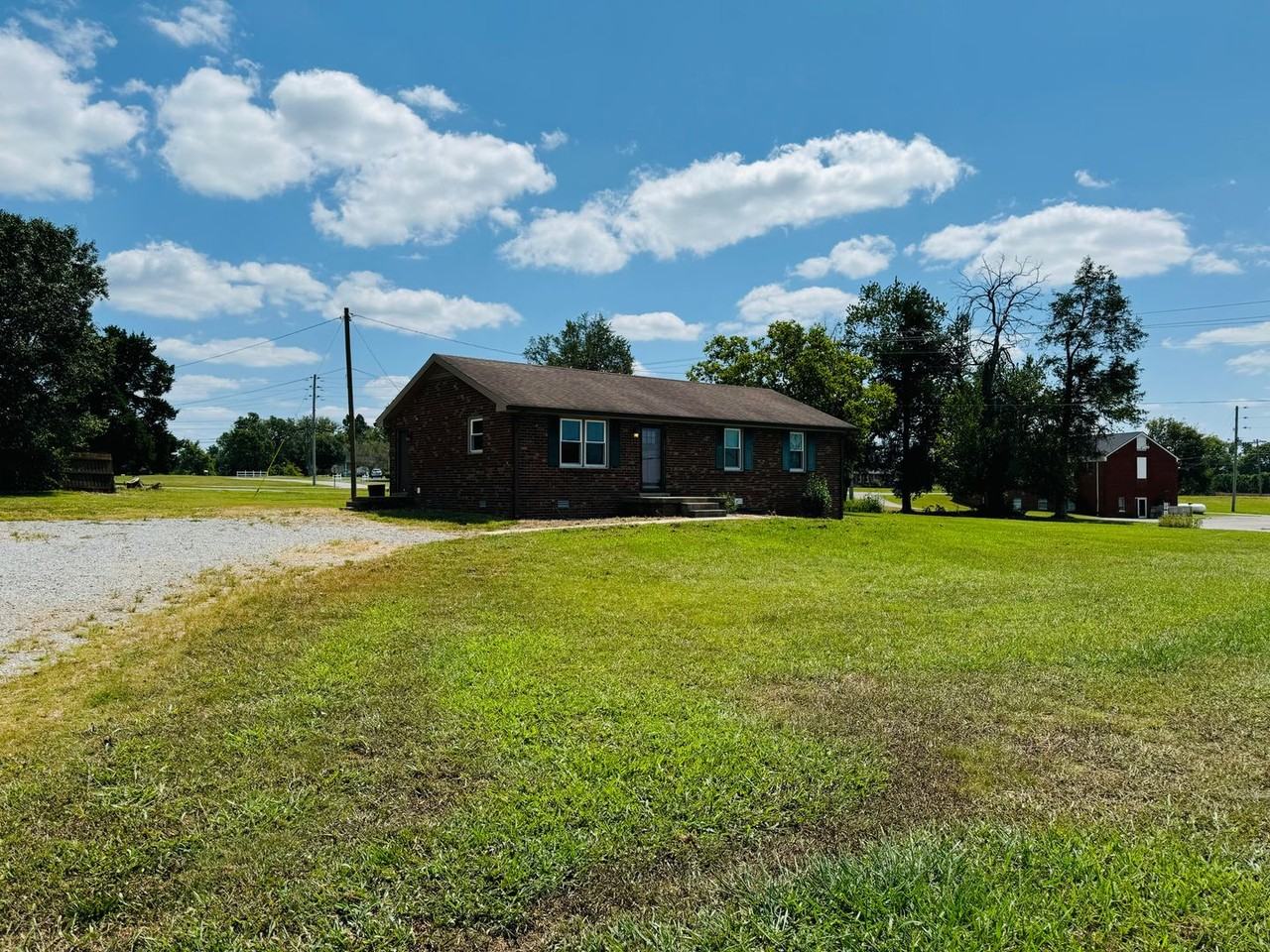 207 Old Hunters Point Pike N - Photo 2 of 29