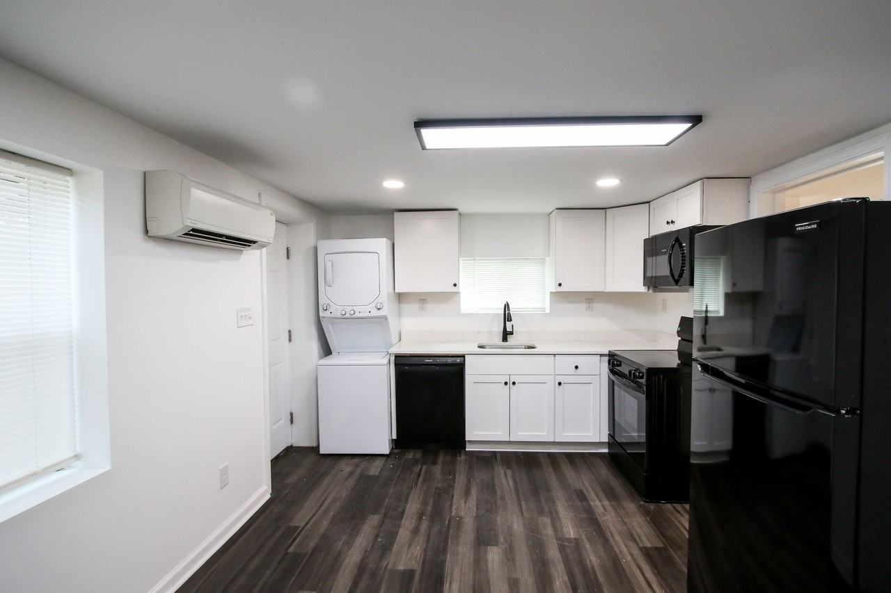 1904 East 51st Street #A - Photo 7 of 46