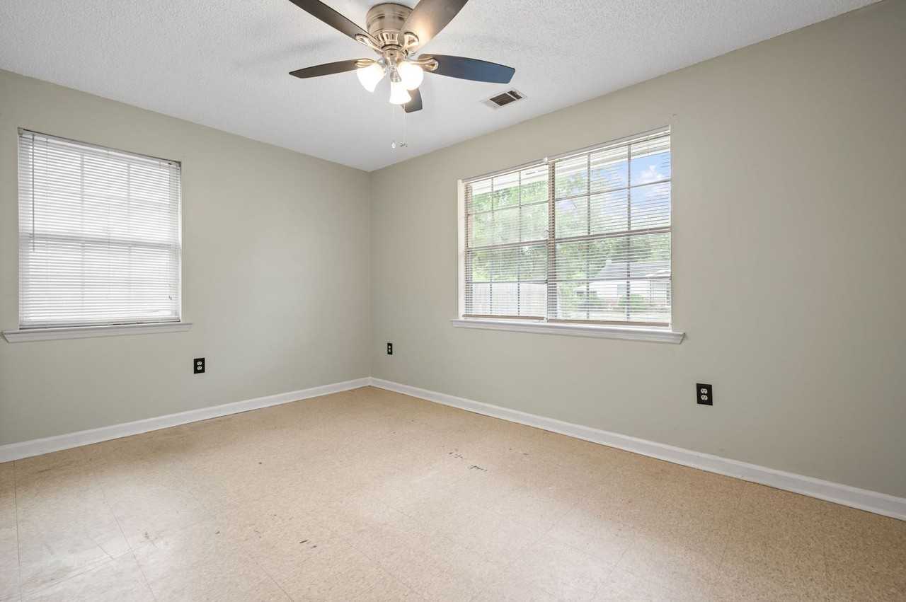 259 Croatan St #B - Photo 2 of 28