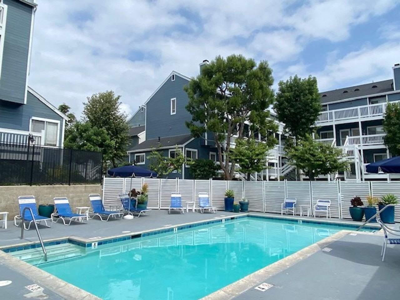 The Grand Terrace Apartments - Photo 3 of 11