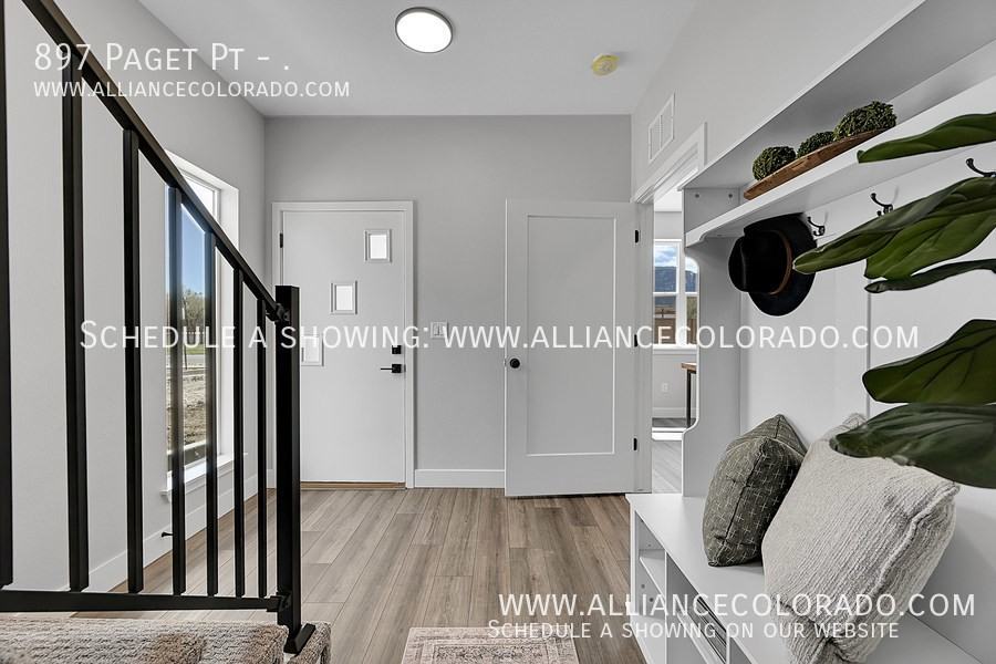 897 Paget Pt - Photo 3 of 43