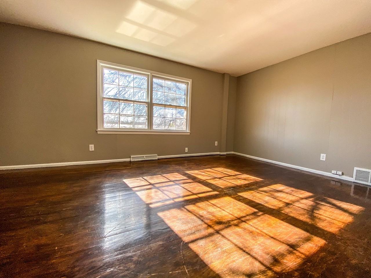 5308 W Mill Rd - 10 unit - Photo 3 of 6