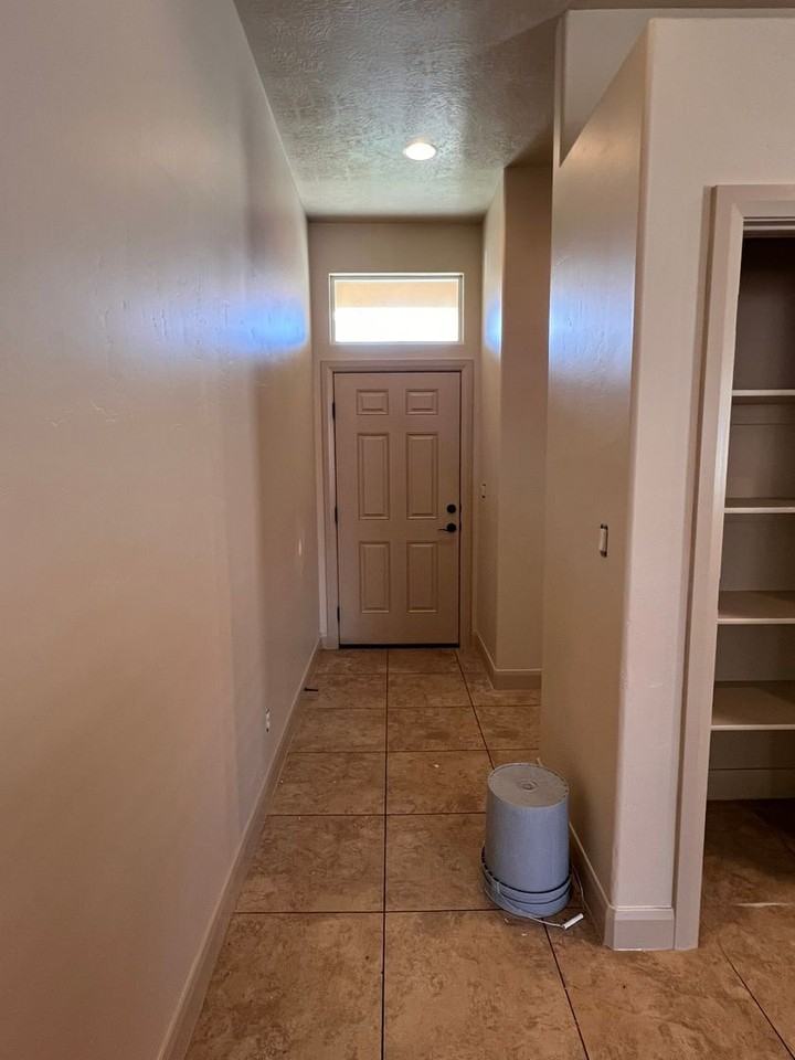 2554 W 260 N - Photo 2 of 20