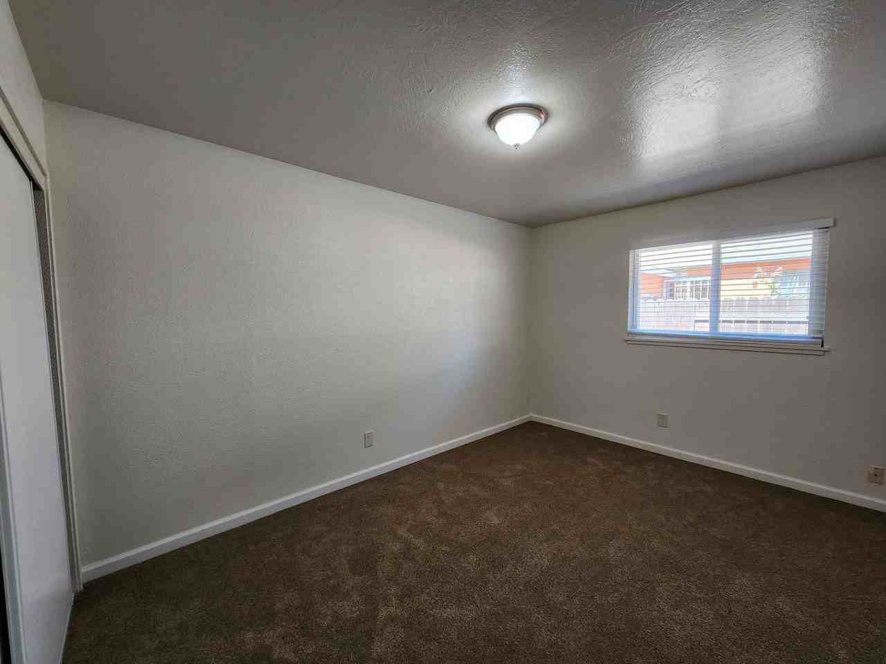 3309 Y St #D - Photo 4 of 6