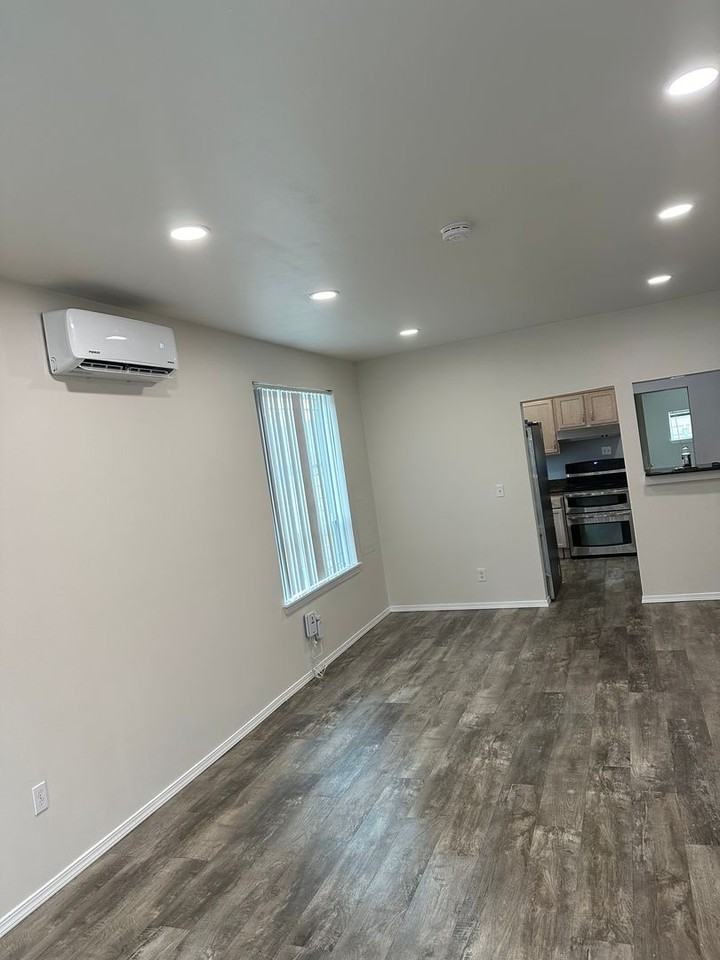 422 Karr Ave - Photo 2 of 43
