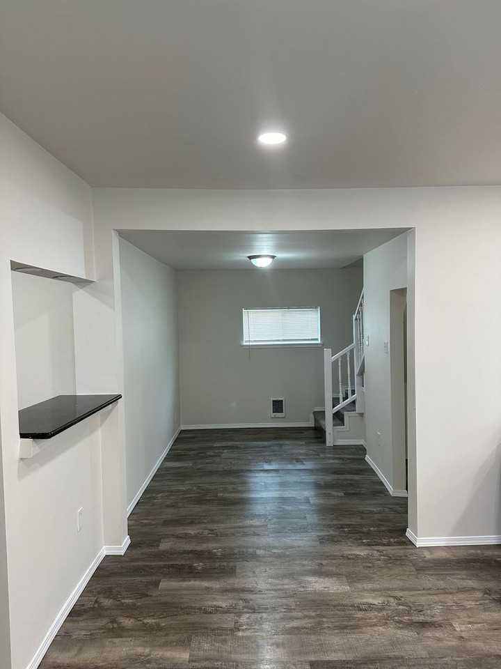422 Karr Ave - Photo 3 of 43