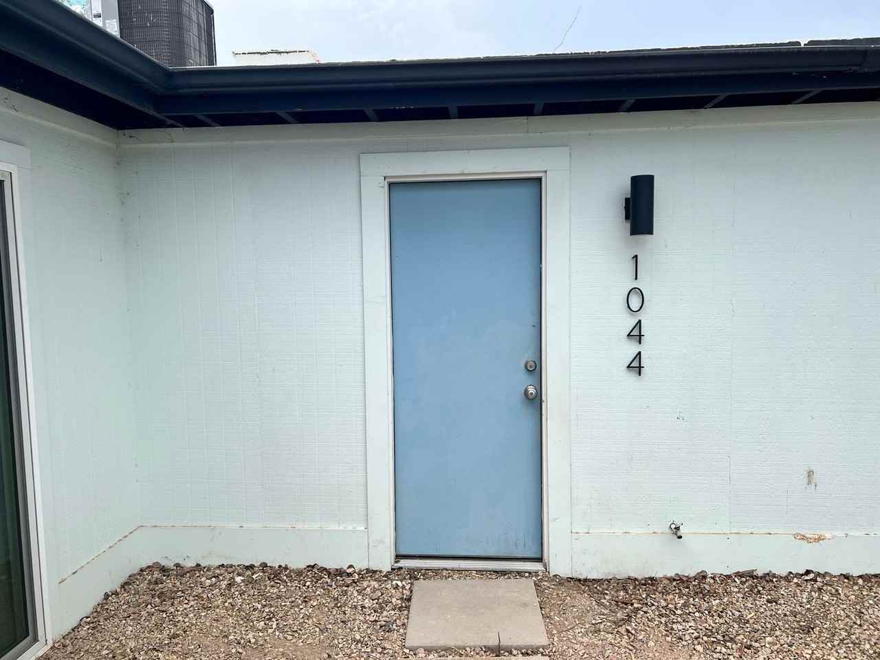 1040-1044 N 7th Ave - Photo 2 of 10