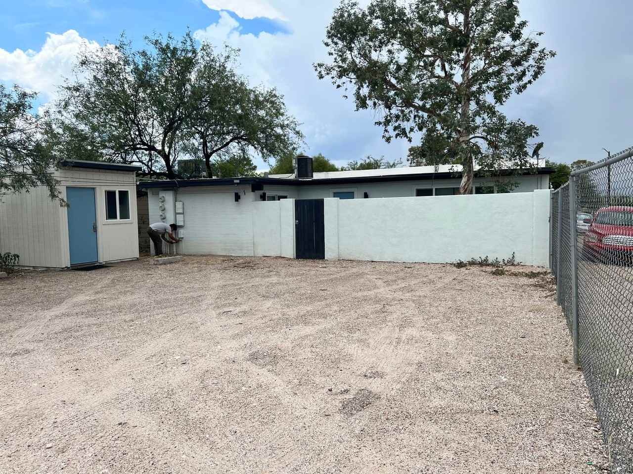 1040-1044 N 7th Ave - Photo 3 of 10