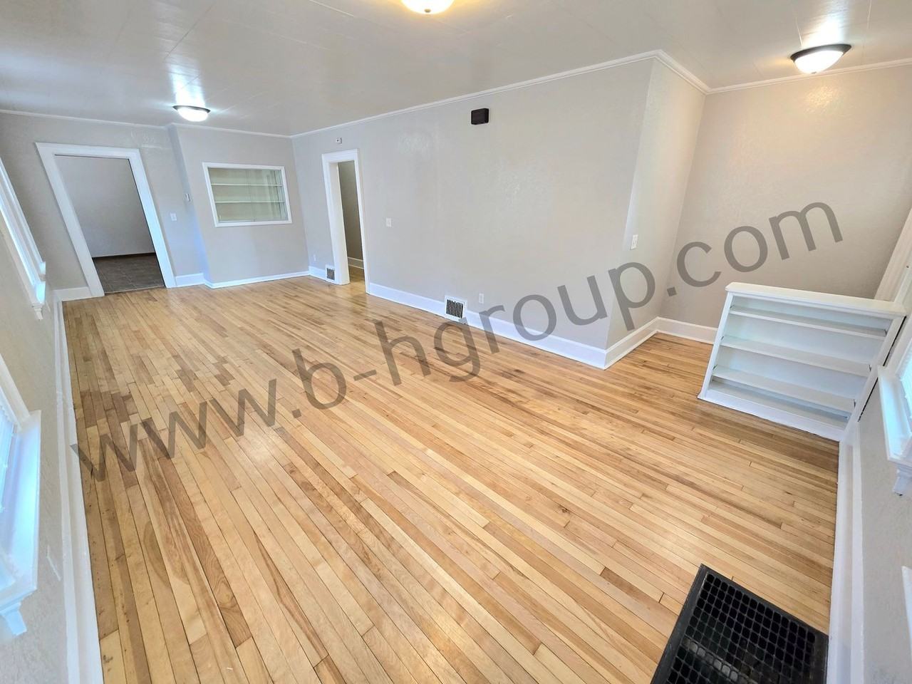 6907 36th Ave - Photo 2 of 42