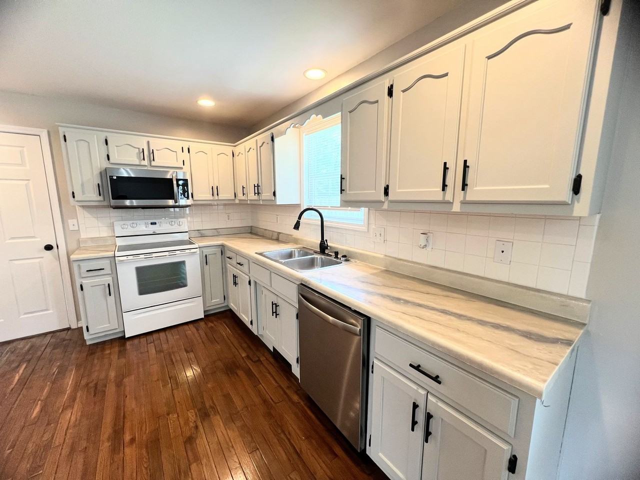 21090 Larson Rd - Photo 5 of 15