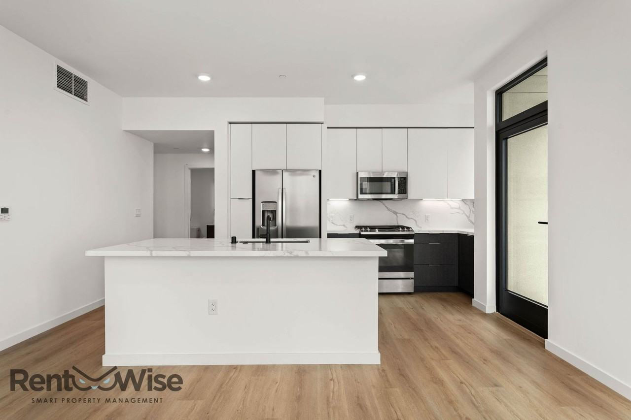 52 Kirkwood Ave #308