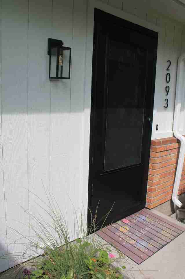 2093 S Manitou Ave - Photo 3 of 15