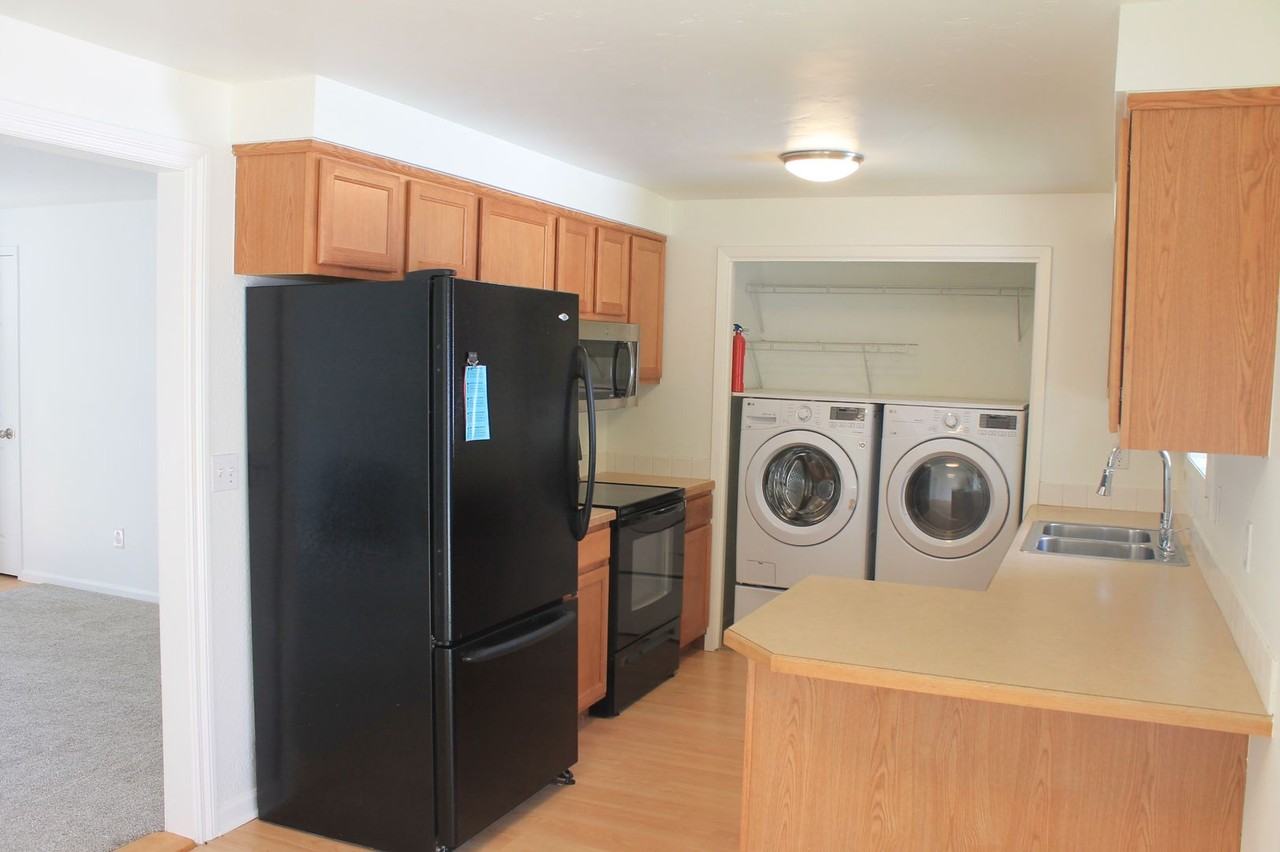 2093 S Manitou Ave - Photo 4 of 15