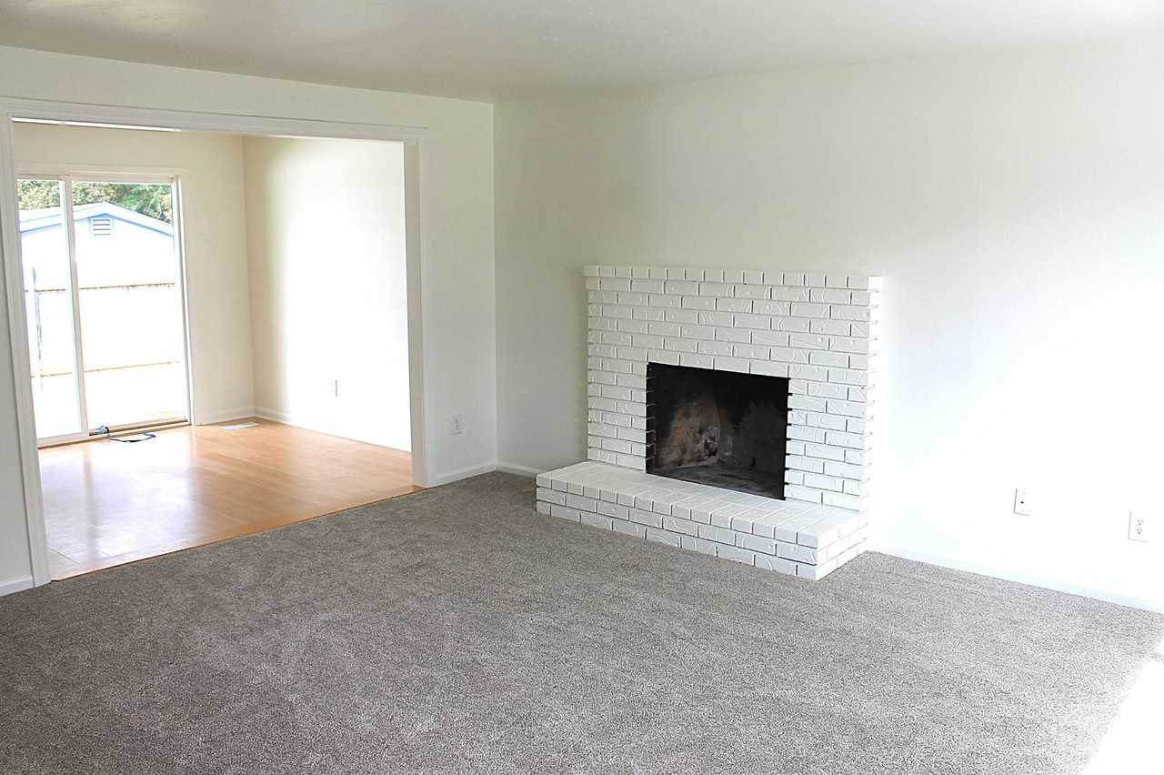 2093 S Manitou Ave - Photo 5 of 15