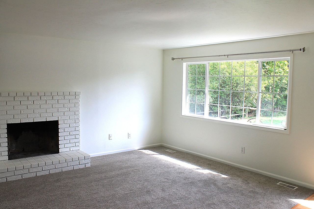 2093 S Manitou Ave - Photo 6 of 15
