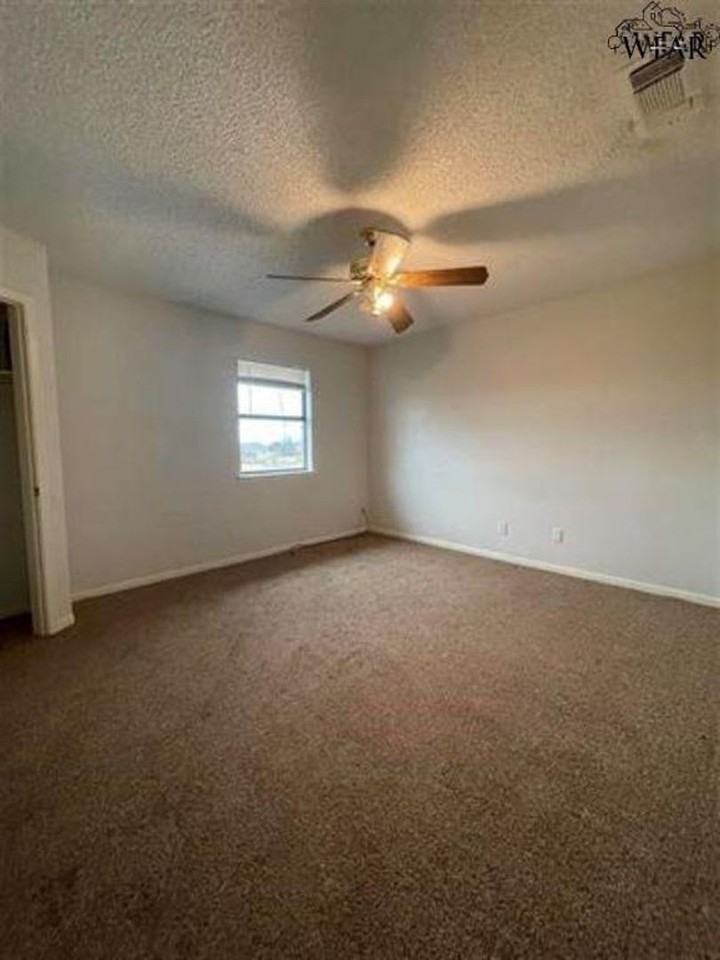 1217 N Pacific Ave - Photo 2 of 27