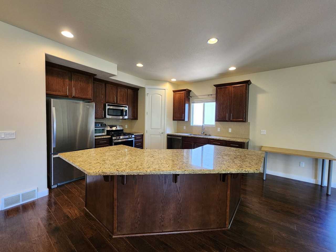 166 E Vista Way - Photo 4 of 22