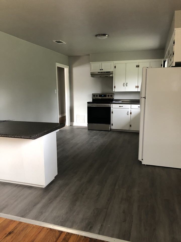 913 Success St - Photo 2 of 12