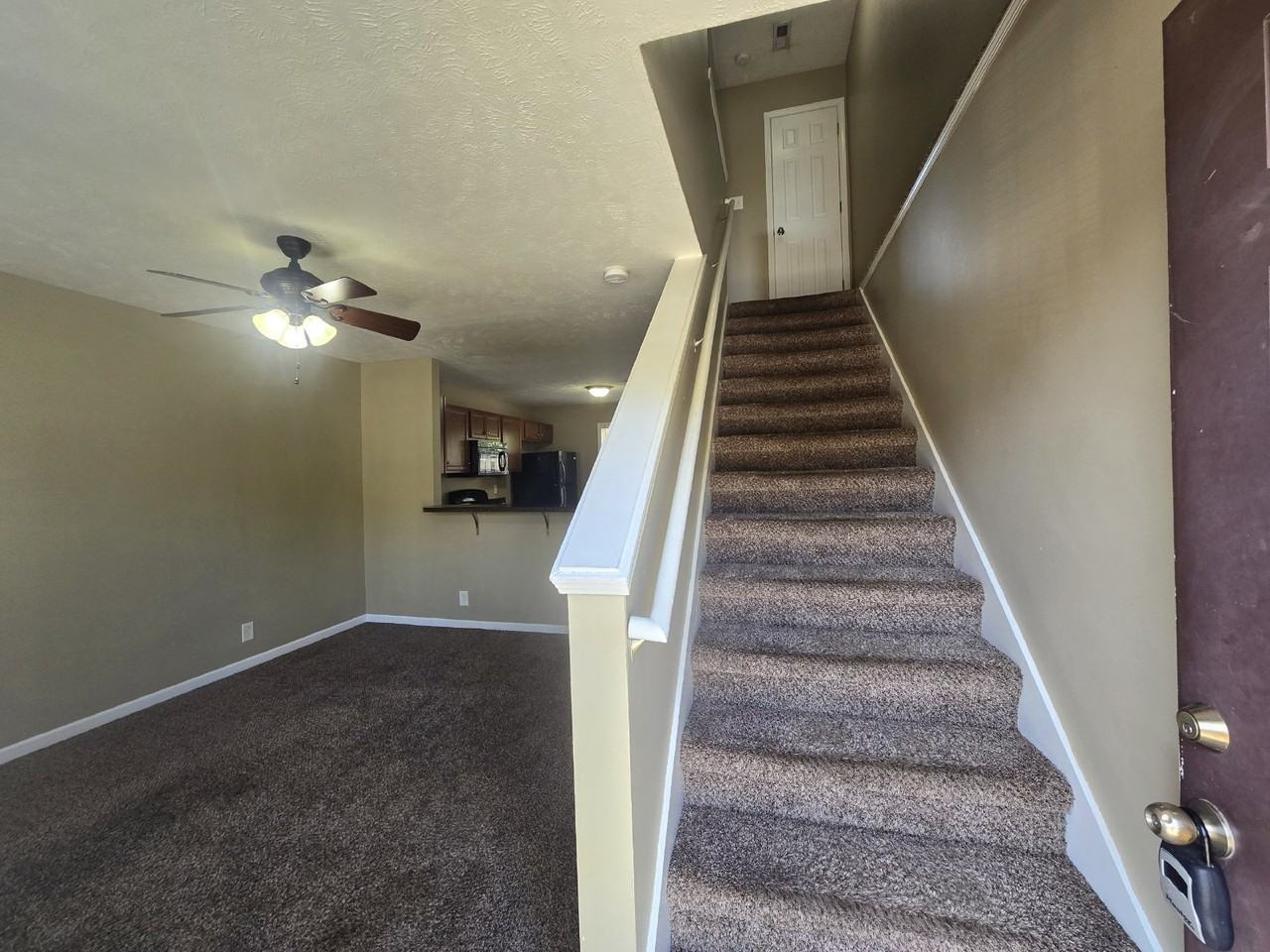 812 Oak Arbor Ct Apt D - Photo 2 of 15