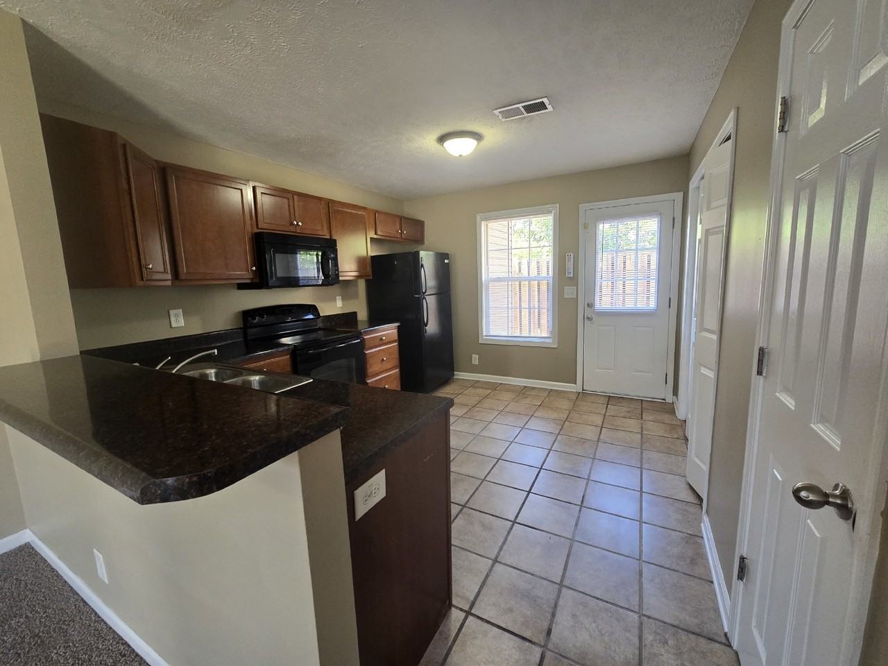 812 Oak Arbor Ct Apt D - Photo 5 of 15