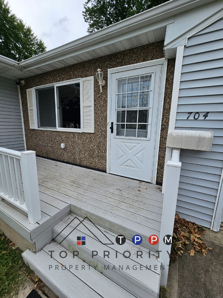 704 3rd St - Photo 2 of 22