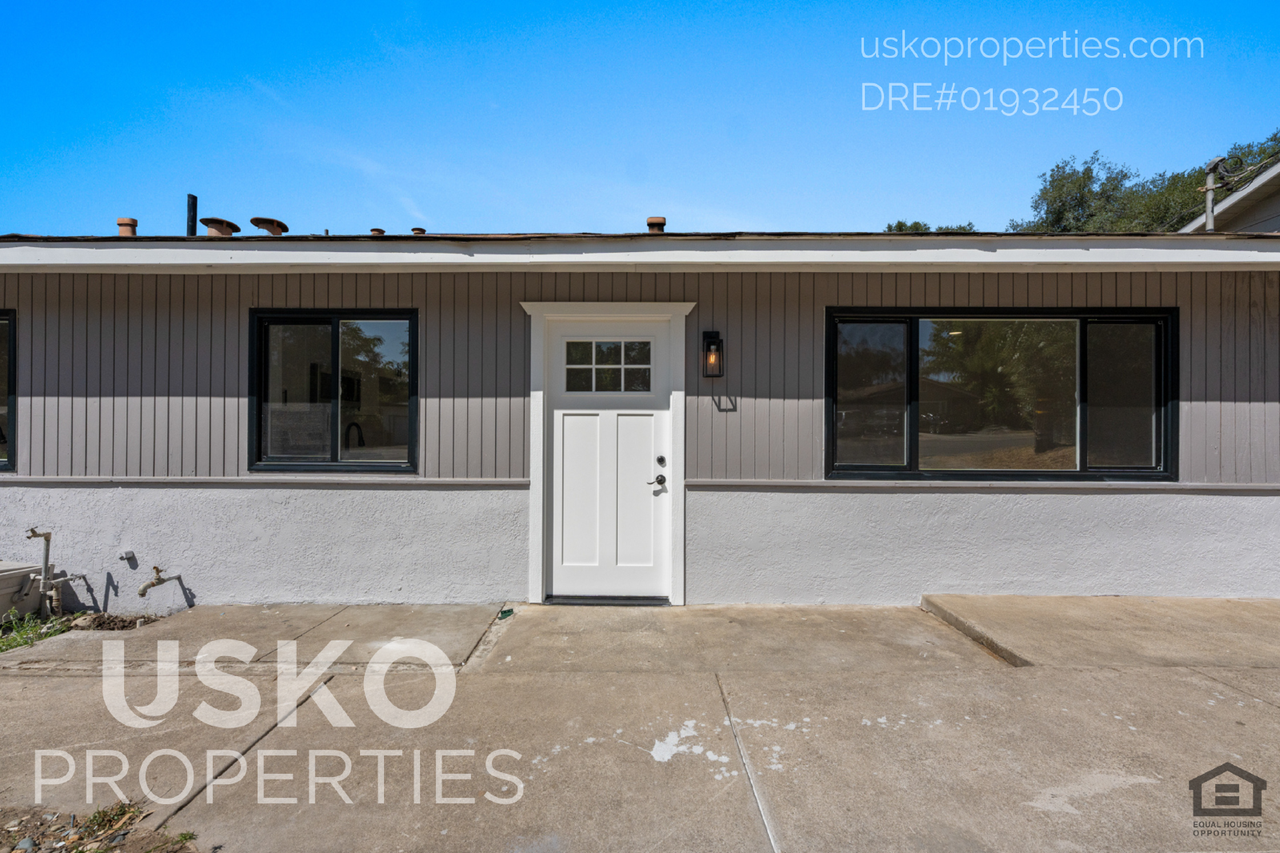 3879 Circle Dr - Photo 3 of 23