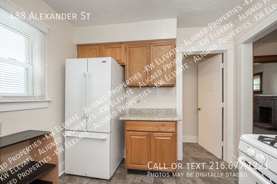 488 Alexander St - Photo 3 of 28