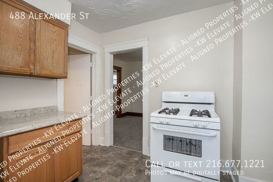 488 Alexander St - Photo 4 of 28