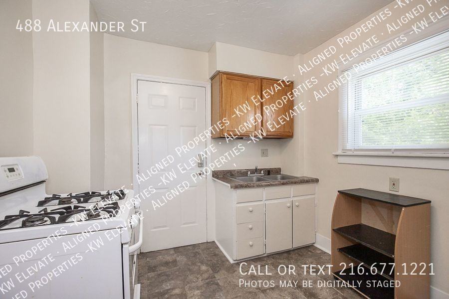 488 Alexander St - Photo 5 of 28