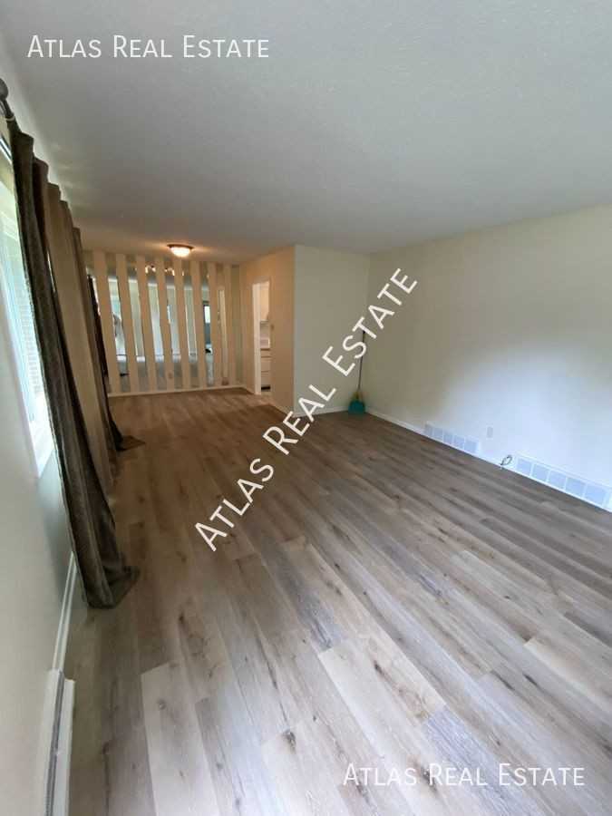 370 Lansing St - Photo 3 of 15