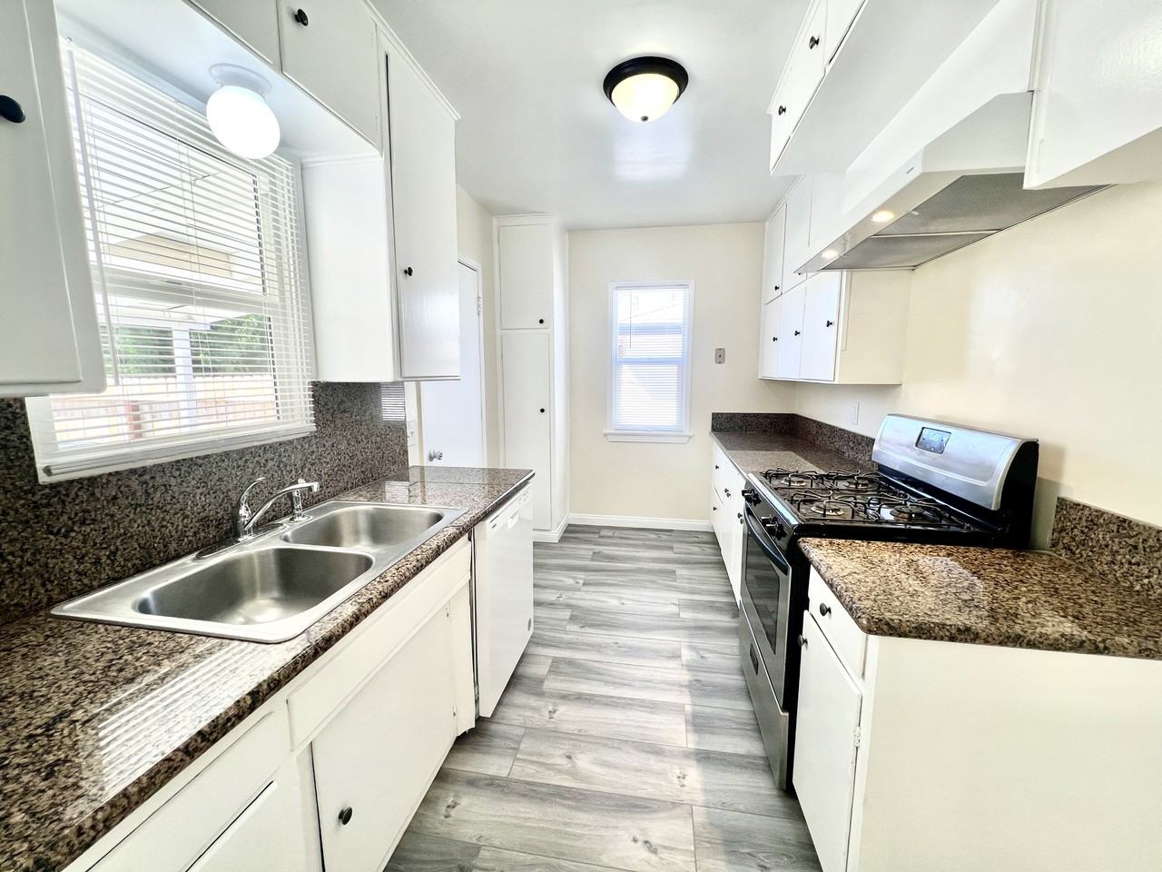 137 Franklin Ave - Photo 2 of 41