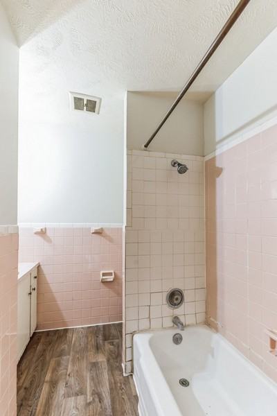 Bellevue Gardens Apartments - Photo 3 of 26