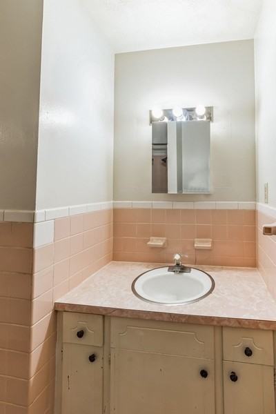 Bellevue Gardens Apartments - Photo 4 of 26