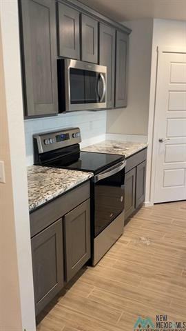 2417 W Briscoe Ave - Photo 3 of 6