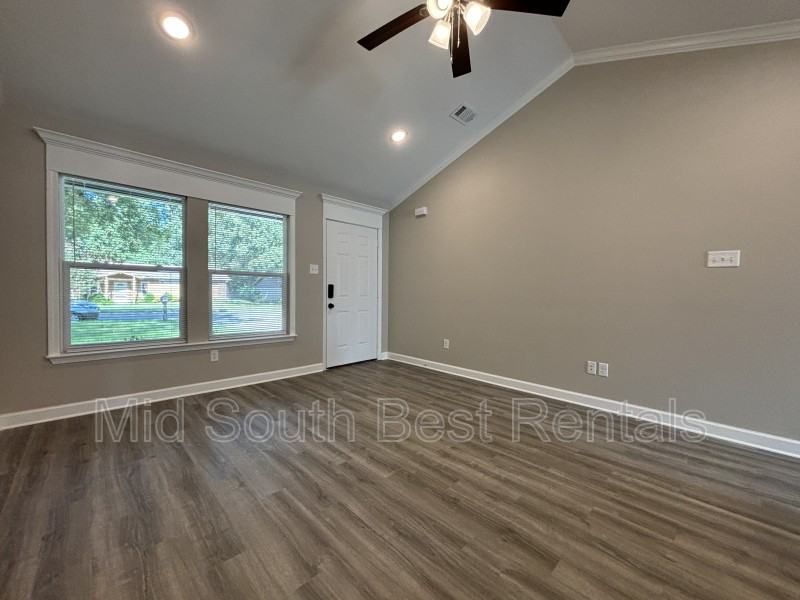 62 Saint John St - Photo 2 of 8