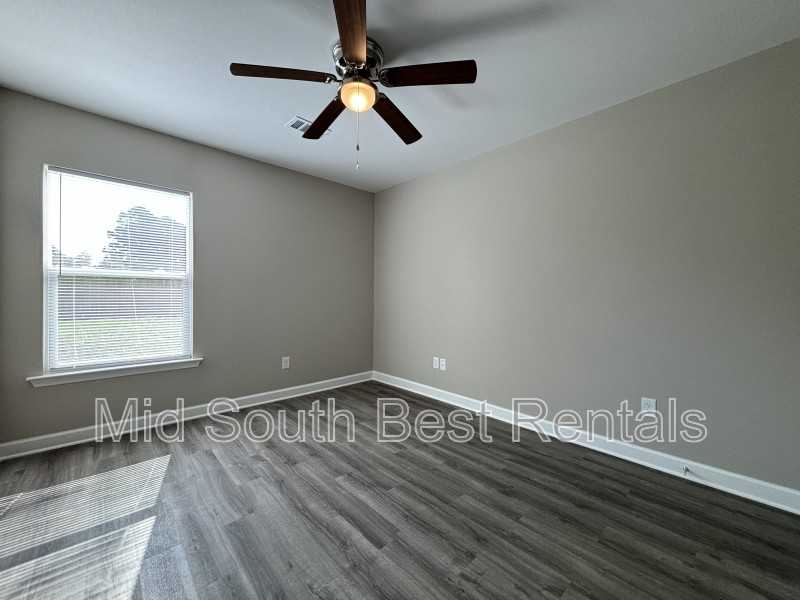 62 Saint John St - Photo 4 of 8