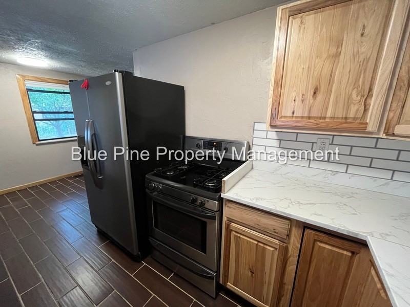 1080 Halsey St - Photo 6 of 16
