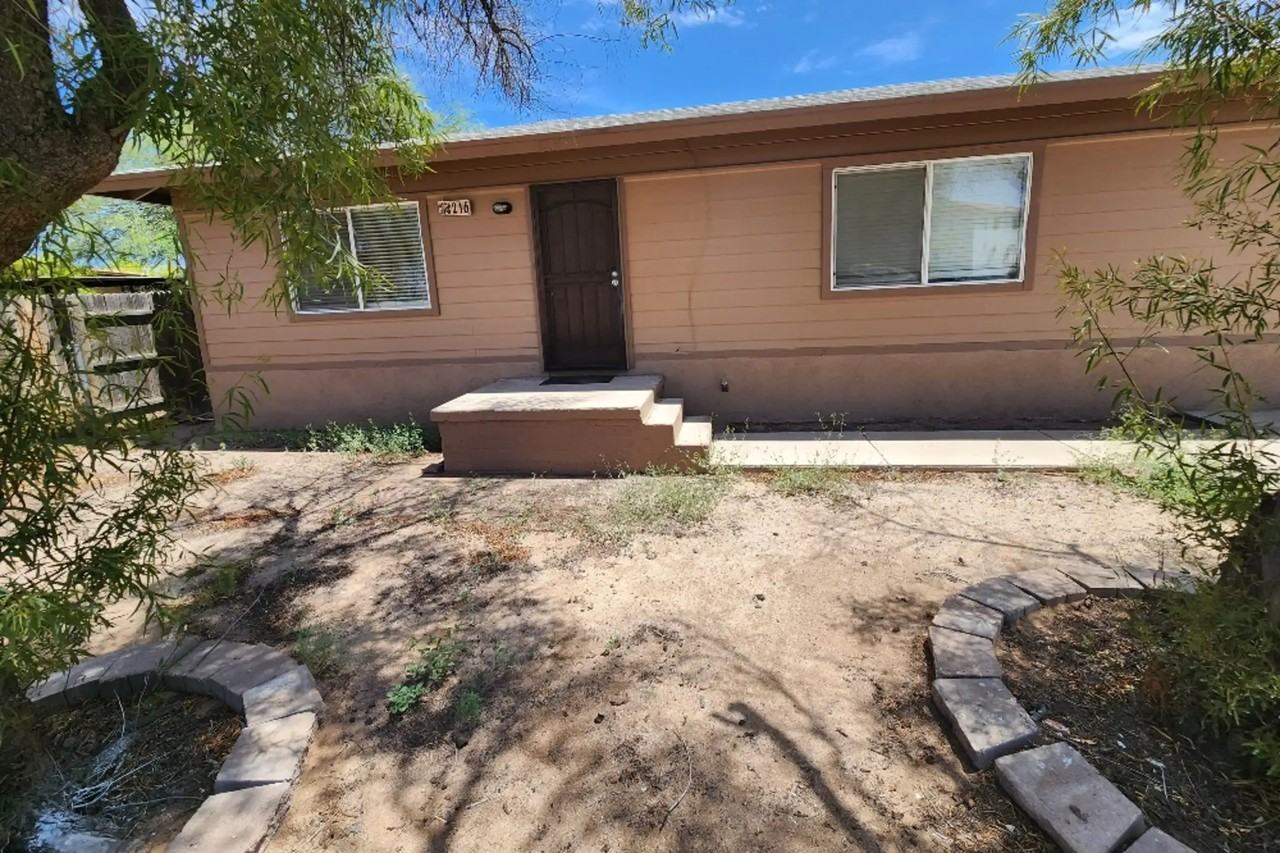 216 N Casa Grande Ave - Photo 2 of 10