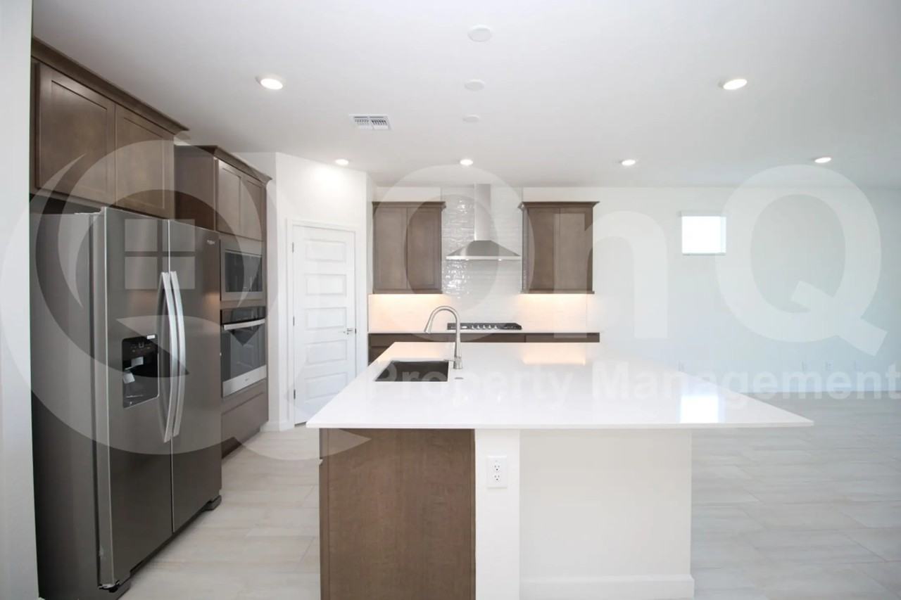 6842 W Molly Ln - Photo 3 of 29